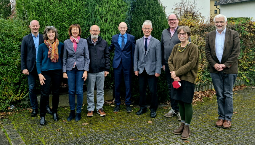 Der Kreissynodalvorstand (von links): Bernd Göbert, Nina Dodt, Charlotte Merz, Roland Harpeng, Dr. Manuel Schilling, Dr. Udo Arnoldi, Sascha Twesten, Kathrin Koppe-Bäumer und Albert Sommerfeld.