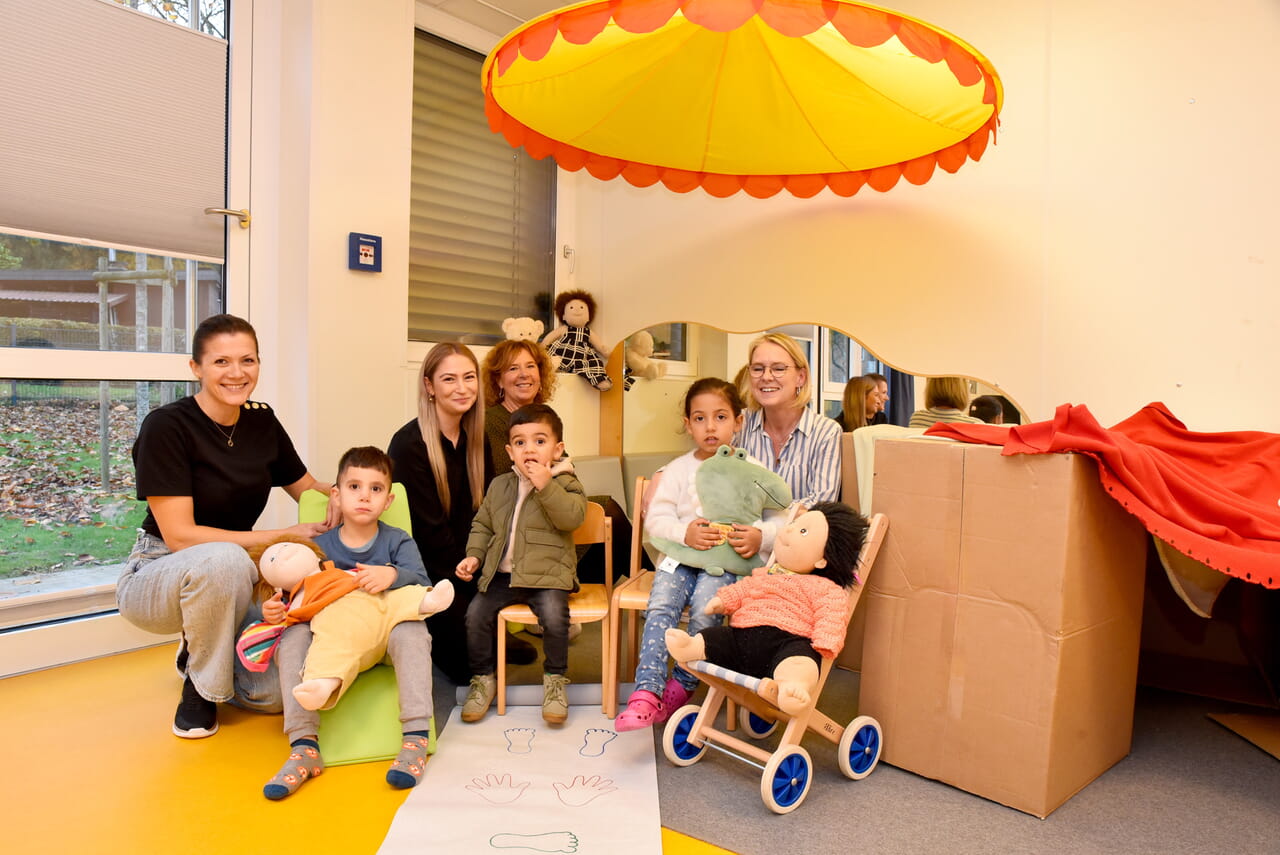 Kita-Leiterin Diane Schrader und das Team vom evangelischen Arche-Noah-Kindergarten in Moosfelde freut sich über die verbesserten Möglichkeiten der Kinderbetreuung in den neuen Räumen „Zu den Gärten“. Fotos: Frank Albrecht