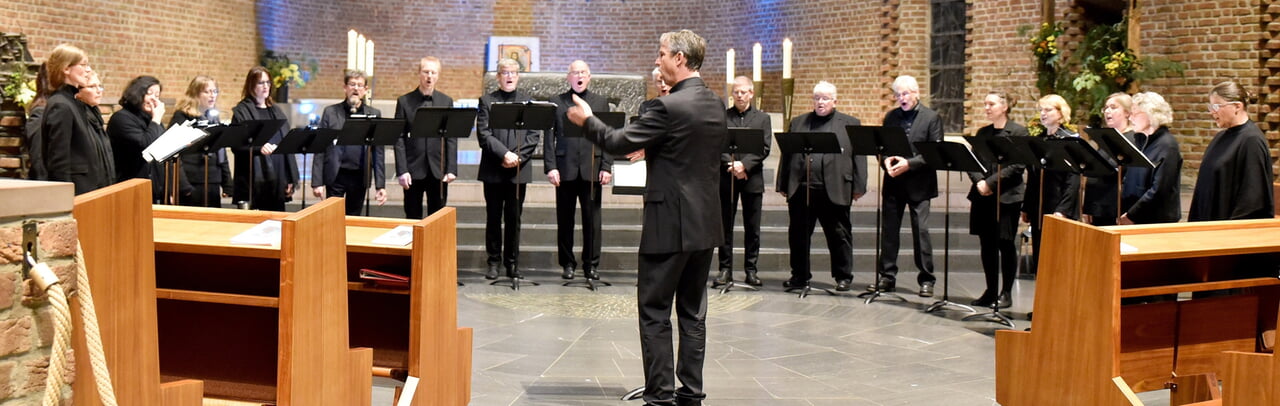 Vokalensemble „Canteremo“ zu stimmlichen Höchstleistungen beim jüngsten Konzert unter dem Motto „Suchet Frieden“. Fotos: Frank Albrecht