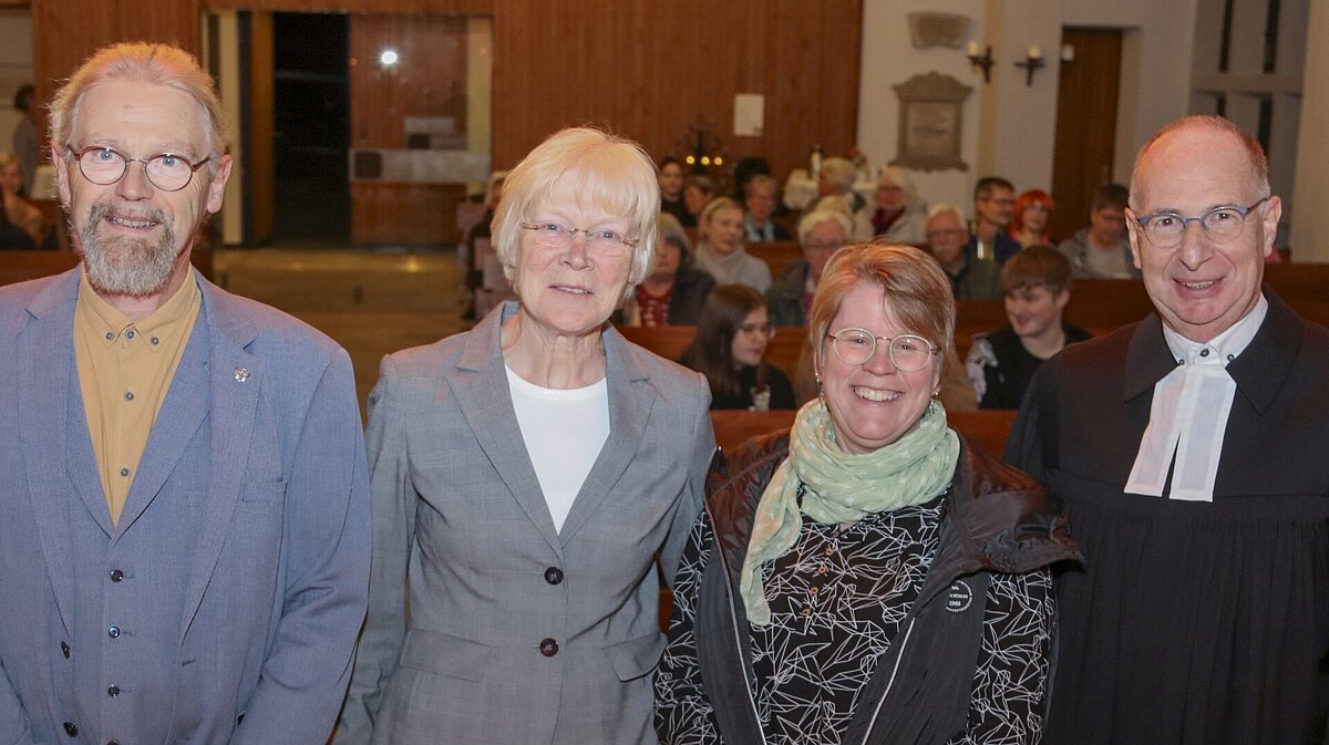 Reformationstag in der Kirchengemeinde Wickede mit Gastpredigerin Maria Look (2.v.links), Kirchmeister Jan Meier, Cornelia Knop (Presbyterium) und Pfarrer Dr. Christian Klein. Fotos: Toni Nitsche