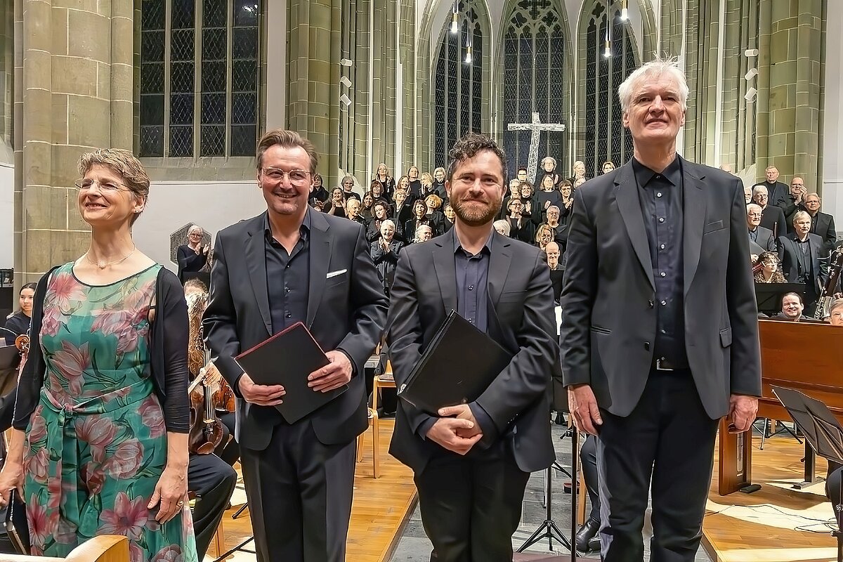 Rundum zufrieden: Cornelia Fisch (Sopran), Rolf Scheider (Bass), Richard Resch (Tenor) und Dirigent Michael Busch. Fotos: Thomas Brüggestraße