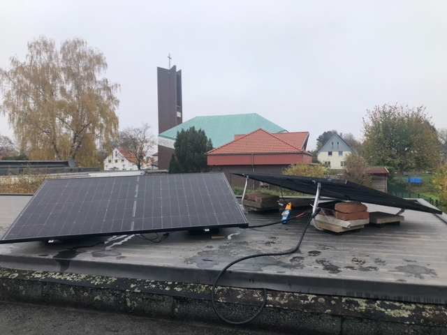 Die einfache Installation des Balkonkraftwerkes bietet Modelcharakter für weitere dieser Art in anderen Gemeinden im Kirchenkreis Soest-Arnsberg